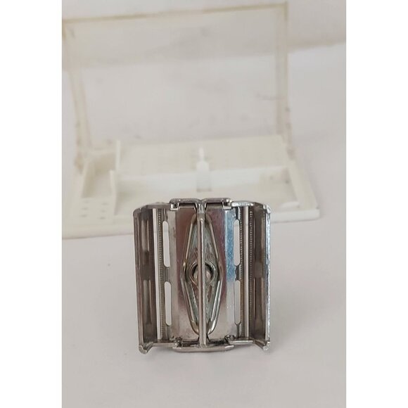 Vintage 1947 Gillette Super Speed DE Safety Razor Non Notched With Box USA - Picture 3 of 7